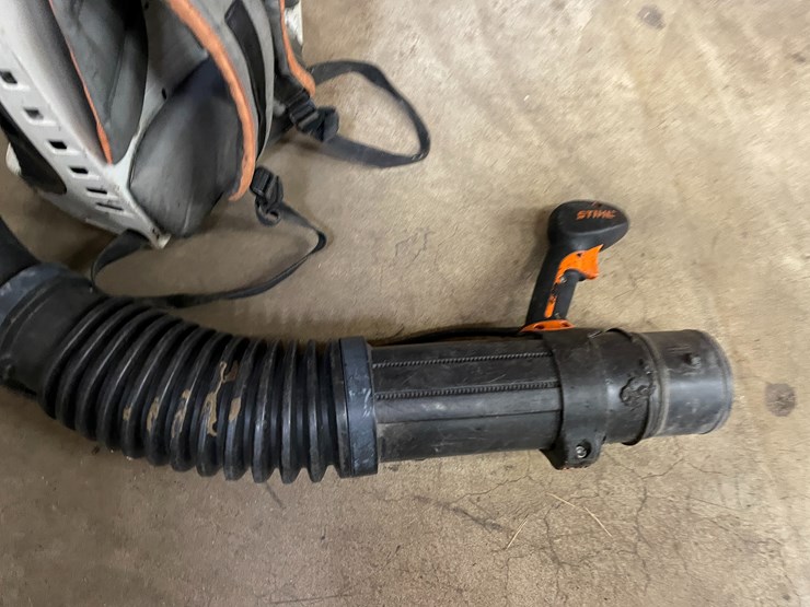 #2525-•-stihl-backpack-leaf-blower-(columbia-heights,-mn)-image-4