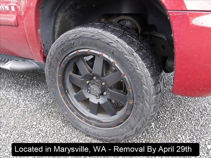 2007-chevrolet-suburban-image-12