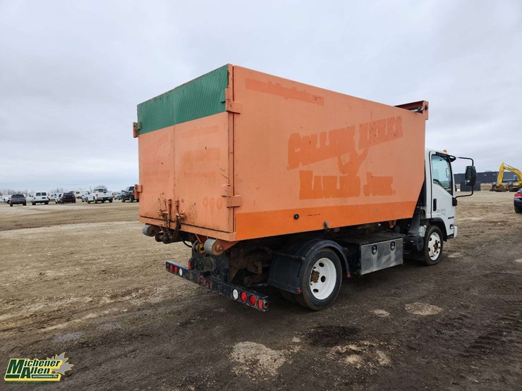 2016-isuzu-npr-image-34