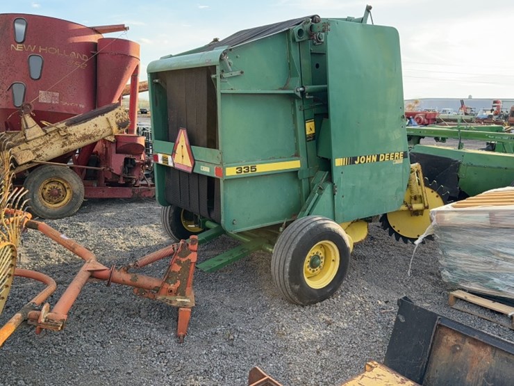 john-deere-335-image-4