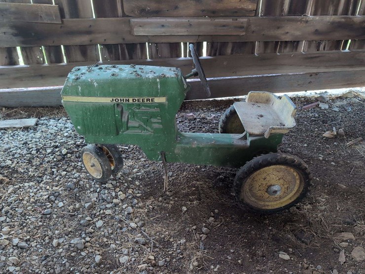 john-deere-pedal-car-image-1