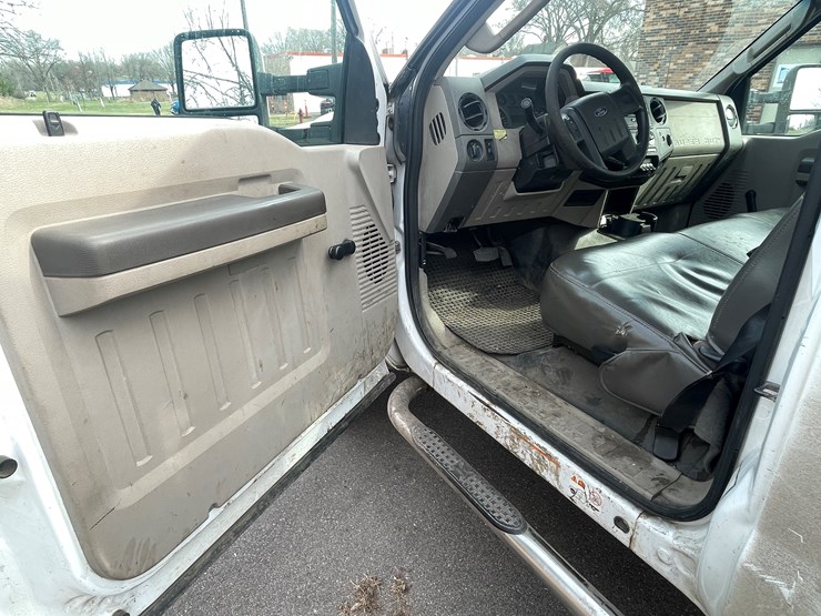 2009-ford-f550-image-30