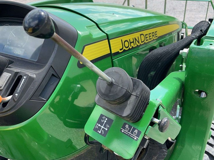 2021-john-deere-3032e-image-13
