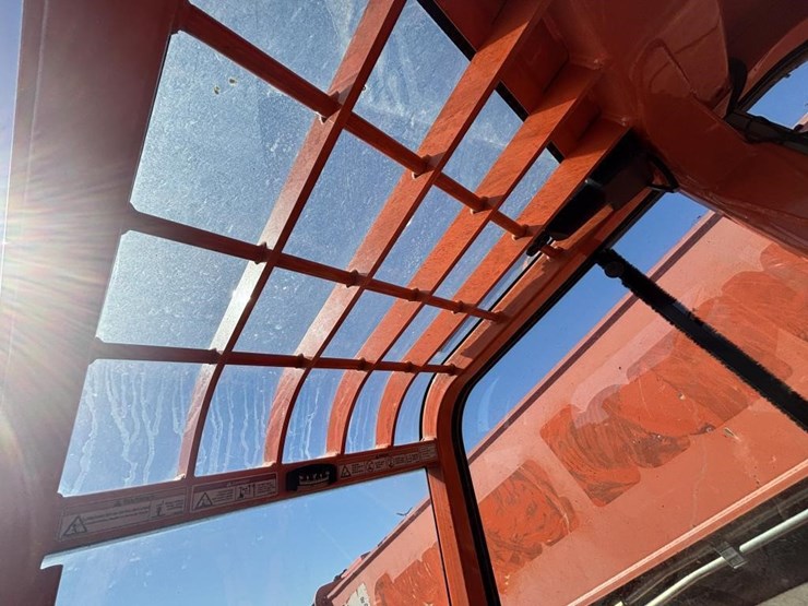 2014-jlg-8042-image-38