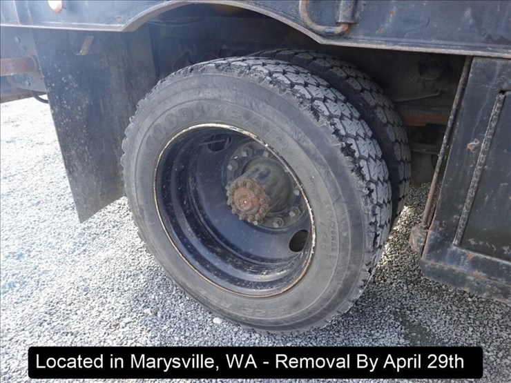 1995-freightliner-fl60-image-24