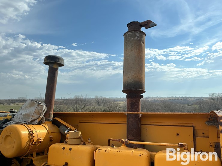 minneapolis-moline-4250-6-2wd-tractor-image-11