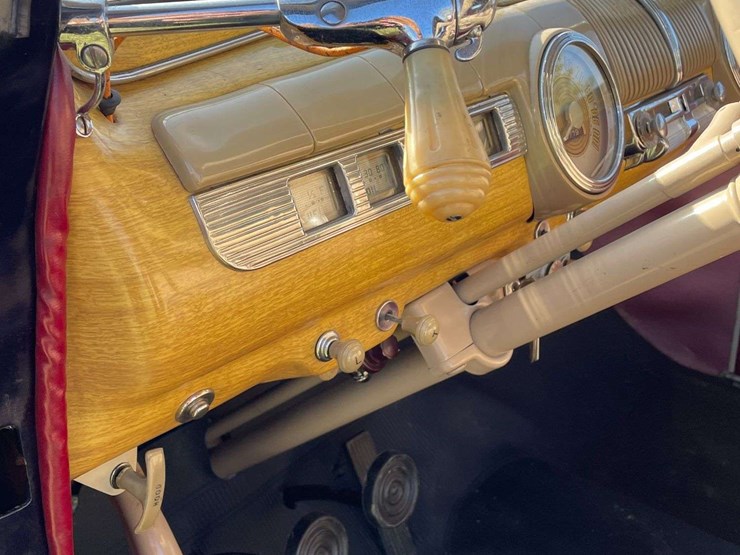 1948-ford-super-deluxe-convertible-image-60