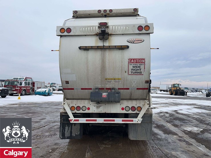 2016-freightliner-m2-106-image-4