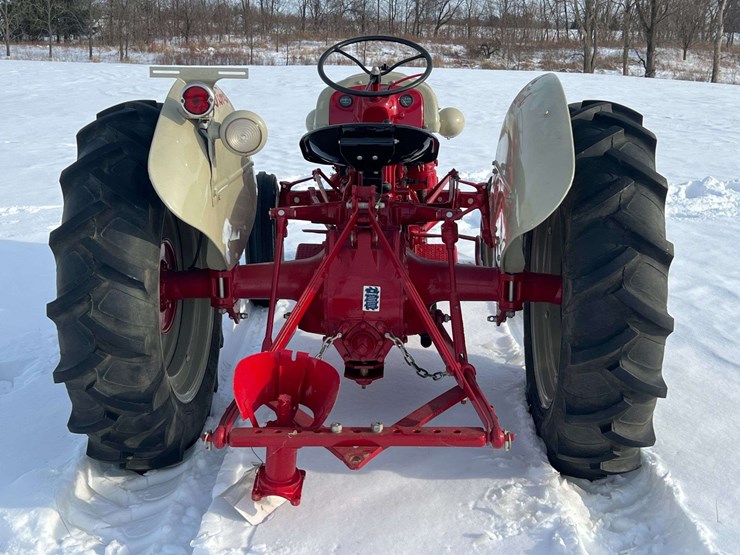 1952-ford-8n-image-4
