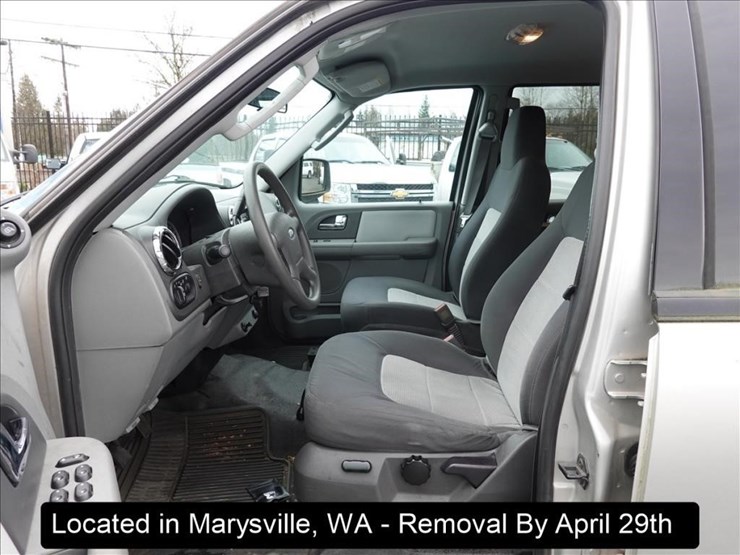 2005-ford-expedition-xlt-image-3