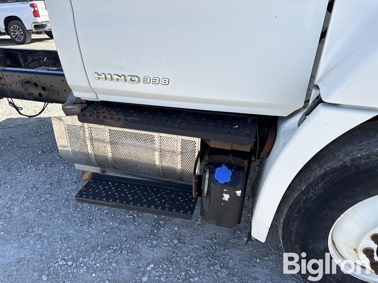 2011-hino-338-image-11