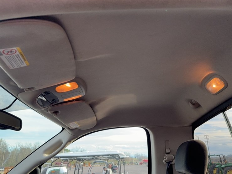 2004-dodge-3500-image-22