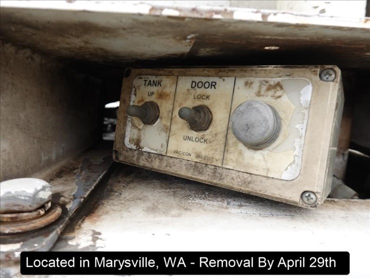 2011-peterbilt-348-image-15