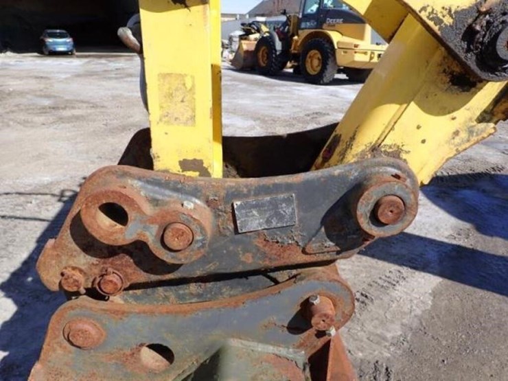 2012-new-holland-b95b-image-49