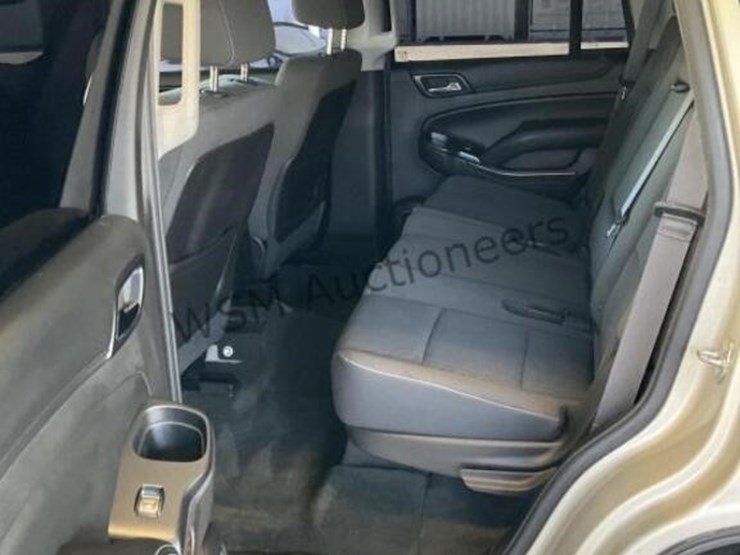 2015-chevrolet-tahoe-image-21