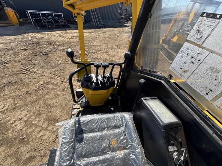 komatsu-pc28uu-2-image-24