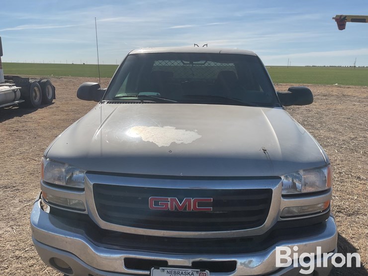 2005-gmc-2500-image-10