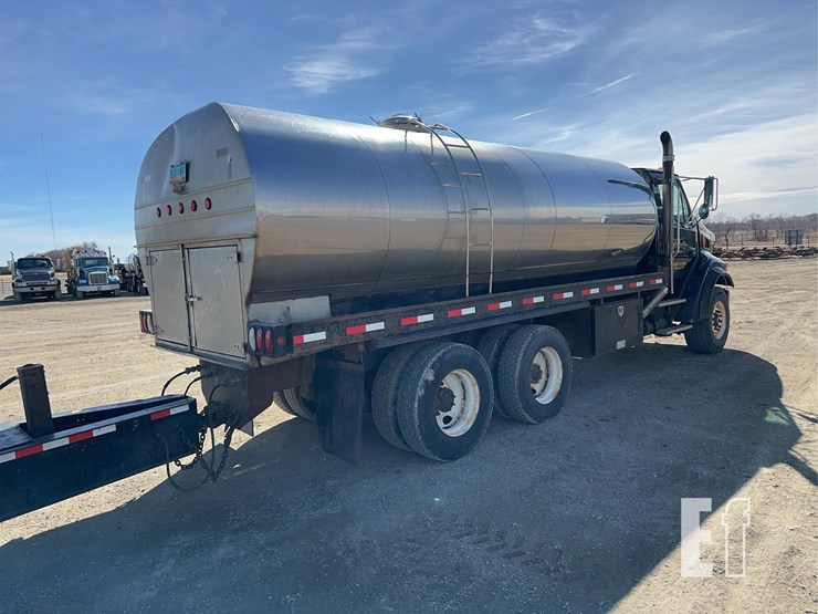 2005-sterling-lt9500-image-5