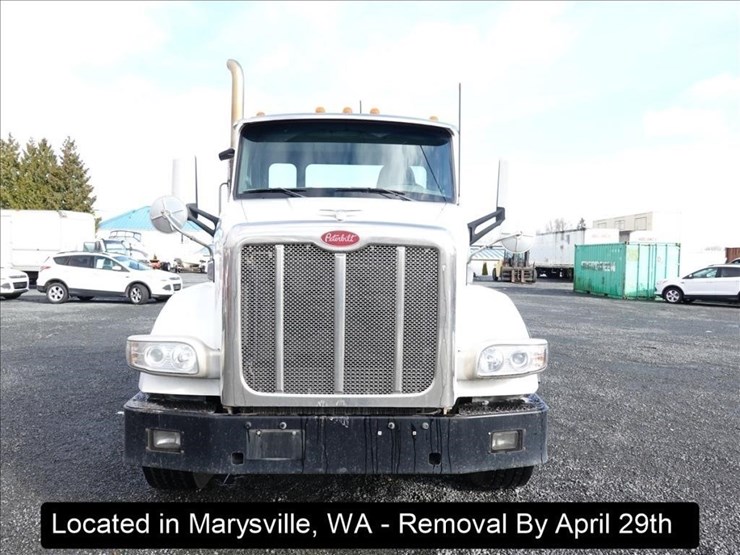 2015-peterbilt-567-image-32