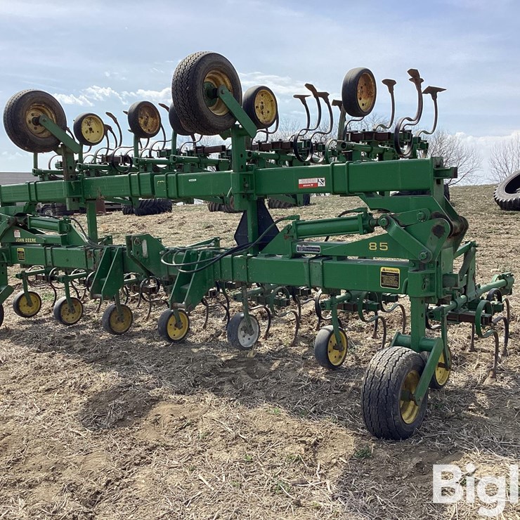 JOHN DEERE 85