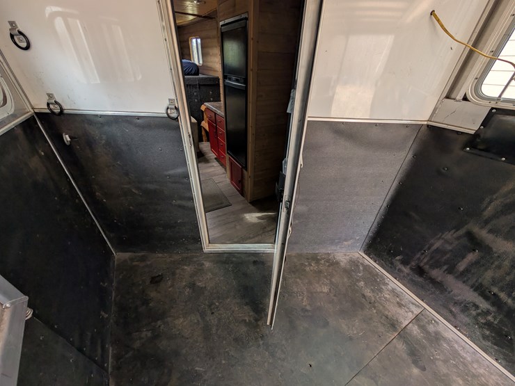 #282-•-2015-featherlite-29'-aluminum-gooseneck-horse-trailer-(wi-title)-(ridgeland,-wi)-image-35