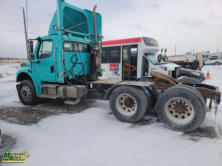 2008-freightliner-m2-106-image-30