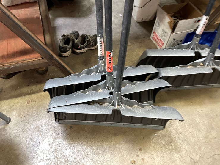 #2568-•-plastic-snow-shovels-(columbia-heights,-mn)-image-2