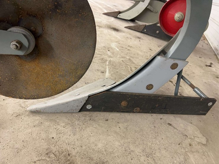 one-bottom-ferguson-plow-image-13