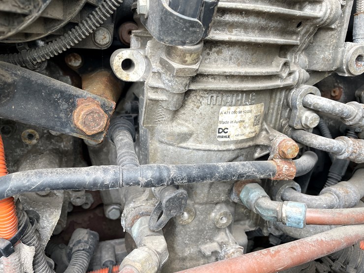 #232-•-2016-freightliner-truck-tractor-(has-wi-title)-(mora,-mn)-image-46