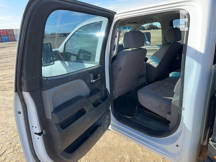 2019-chevrolet-3500-image-7