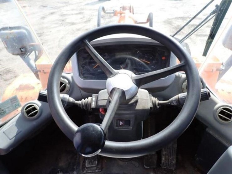 2010-doosan-dl250-image-12