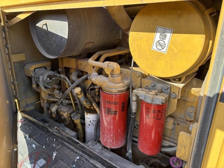 caterpillar-143h-image-60