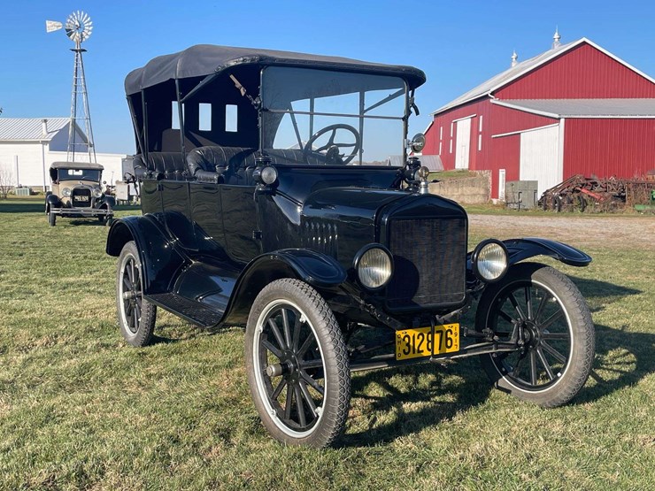 1917-model-t-touring-image-1