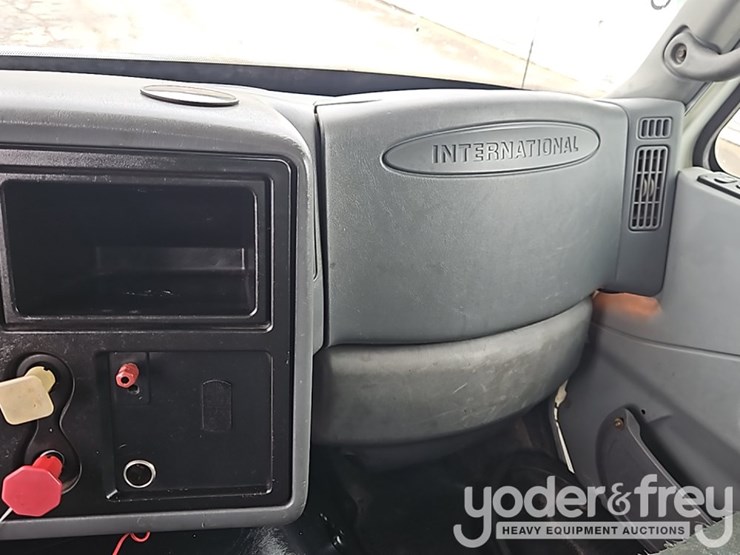 2005-international-8600-image-30