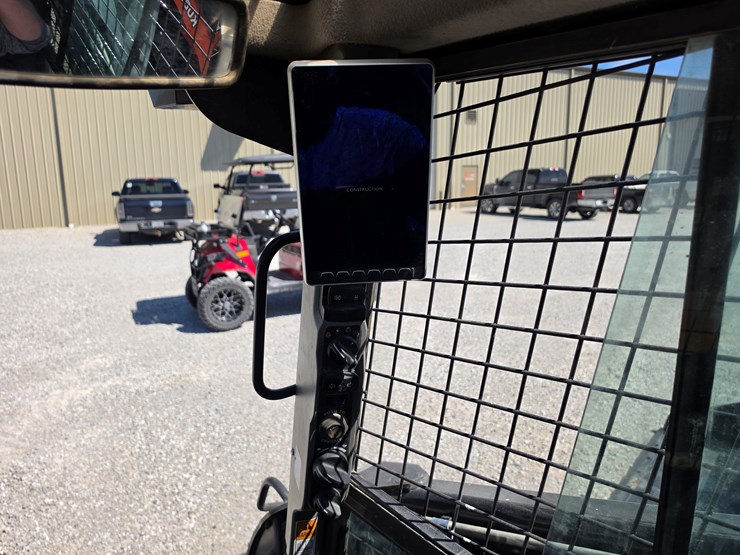 2022-new-holland-c332-image-11