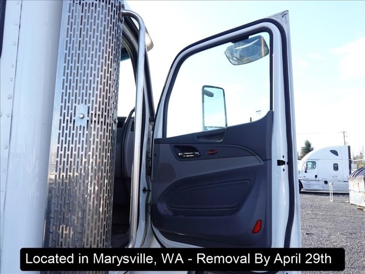 2015-peterbilt-567-image-14
