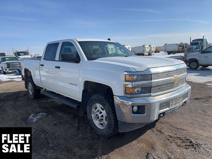 2015-chevrolet-silverado-2500hd-image-2
