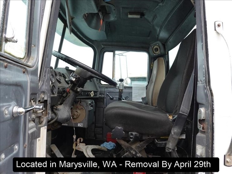 1996-mack-rd690s-image-4