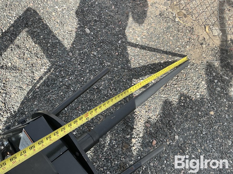 worksaver-skid-steer-mount---hydraulic-bale-unroller-image-11