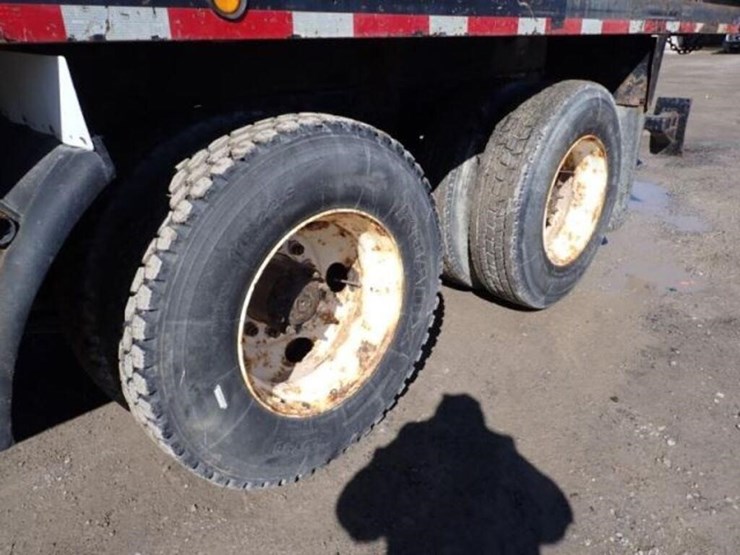 2001-freightliner-fld112-image-43