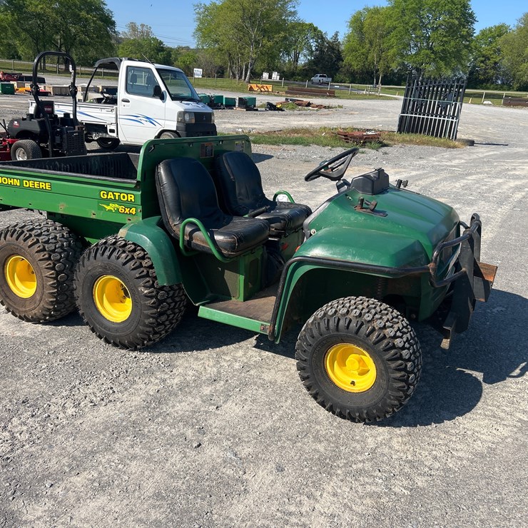 JOHN DEERE GATOR