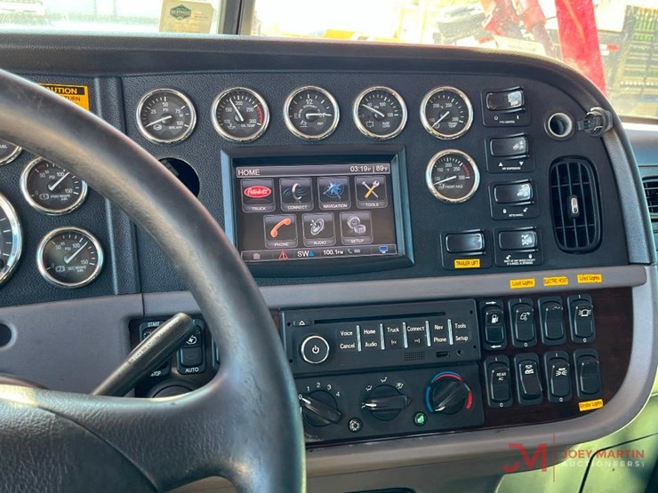2015-peterbilt-389-image-13