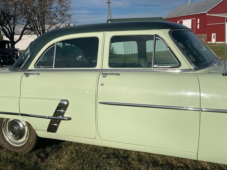 1953-ford-customline-sedan-image-18