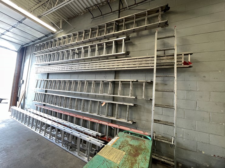 #2576-•-wall-of-extension-ladders-(columbia-heights,-mn)-image-4