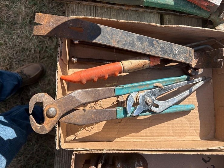 pipe-wrenches,-hammer-&-other-image-4