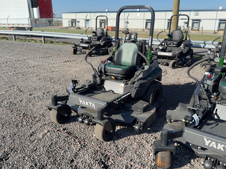#4055-•-yakta-yxr-320-zero-turn-mower-image-1
