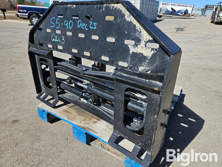 2025-massey-ferguson-730-image-9