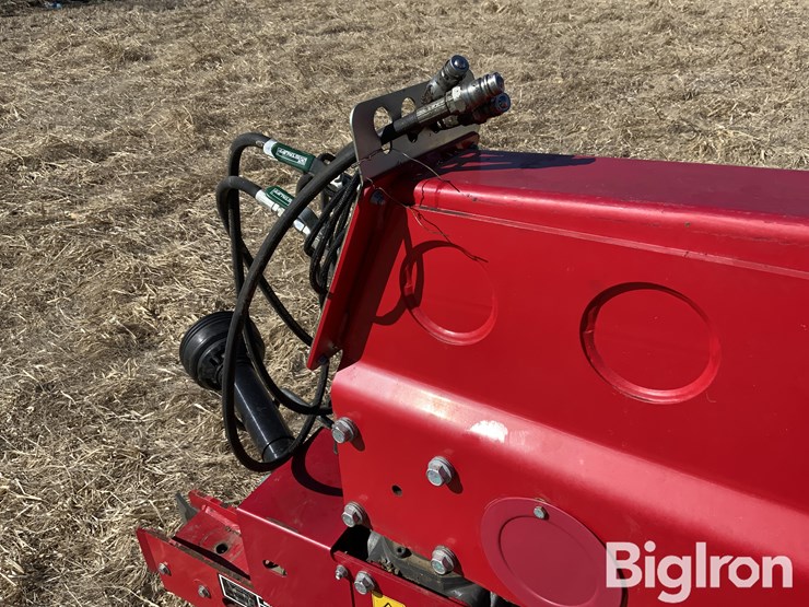 2017-massey-ferguson-1383-image-16