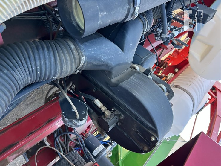 2009-white-8516-image-42