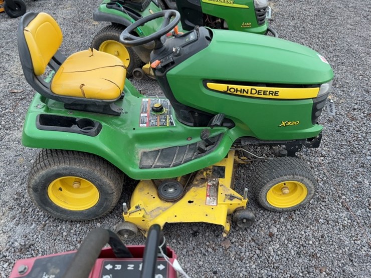 2013-john-deere-x320-image-4